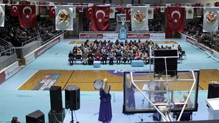 'Türk kadını, Hollanda'ya tepkisini göstermeli'