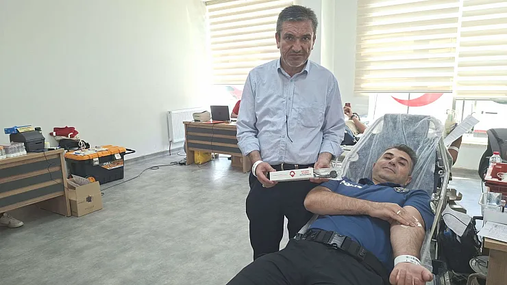 Türk Kızılay'dan Kan Bağışında Bulunanlara Şarj Cihazı Hediye