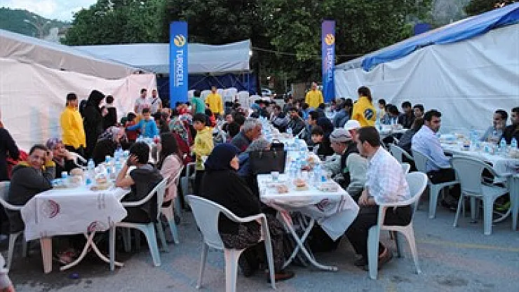 Turkcell'den 4 bin kişiye iftar
