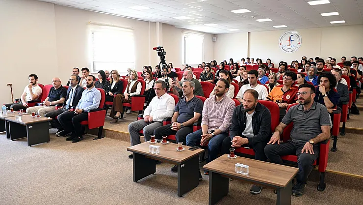 'Türkiye Sanayileşmiş Ülke, Batılılar İse Sanayi Ötesi Toplum Oldu'