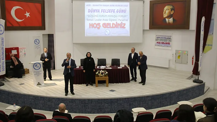 'Türkiye Yüzyılı Vizyonunda Meslek Seçimi Ve Kariyer Planlaması' Paneli Düzenlendi