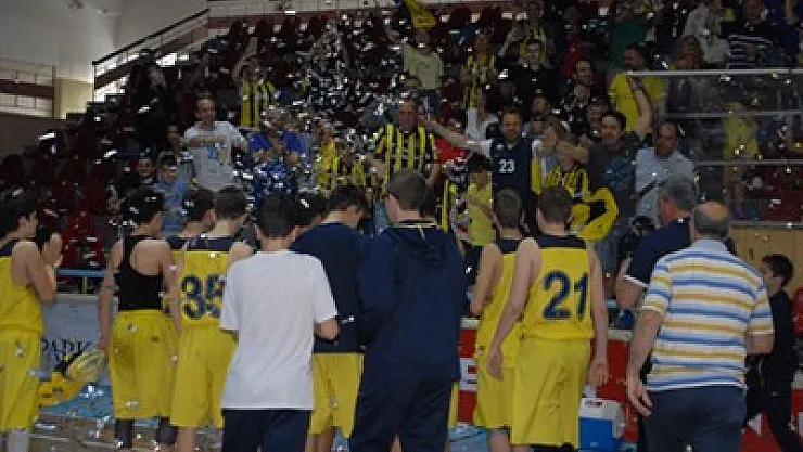 U-13 Ligi şampiyonu Fenerbahçe oldu