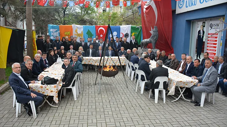 Ülkücüler Kutlu Dergâhta Bayramlaştı