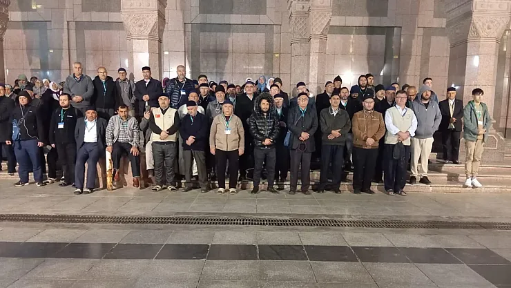 Umreciler Dualarla Karşılandı