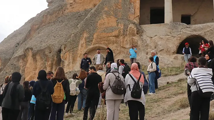 Üniversite Öğrencileri İle Doğa Yürüşüyü Düzenlendi