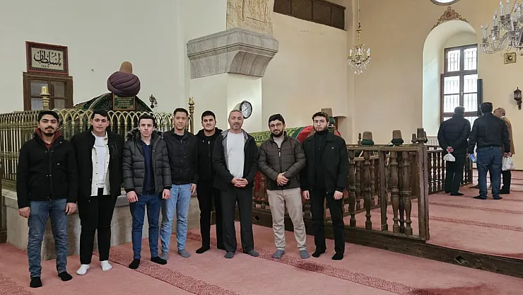 Üniversite Öğrencilerinden Cami Ziyareti