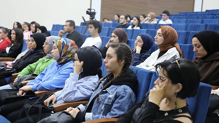 Üniversite Yaşamına Uyum İçin Bir Aradalar