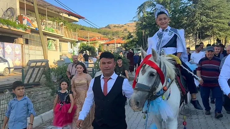 Unutulmayan Geleneklerle Sünnet Düğünü Gerçekleştirildi