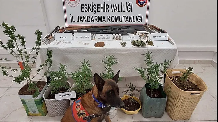 Uyuşturucu Ve Silah Bulunduran 7 Şüpheli Jandarma Tarafından Yakalandı