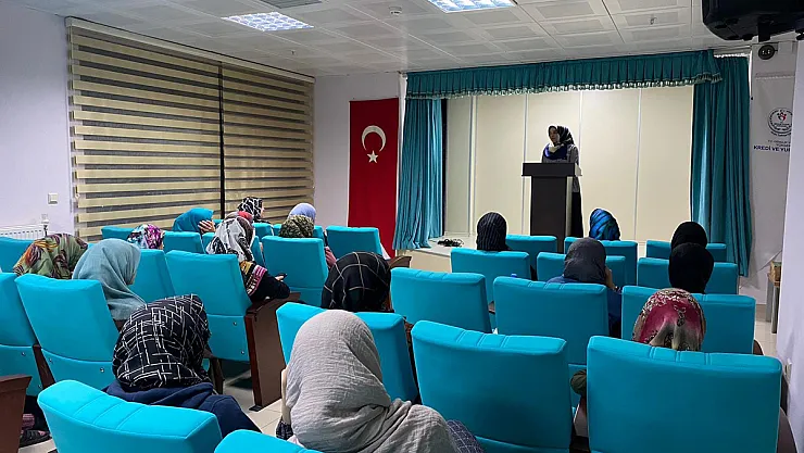 Vaiz Genç, Gençlere Konferans Verdi