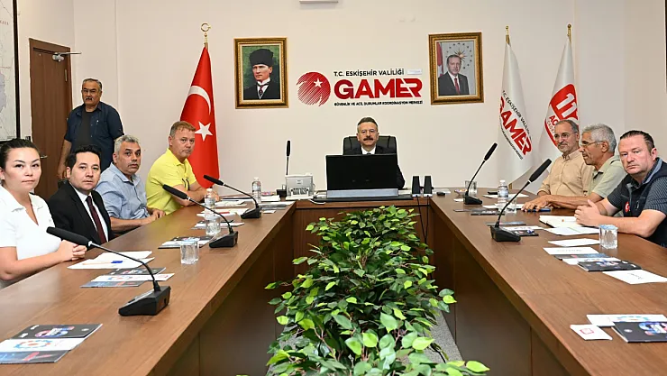 Vali Aksoy, Yangınla İlgili Gelişmeleri Koordinasyon Merkezinden Takip Ediyor