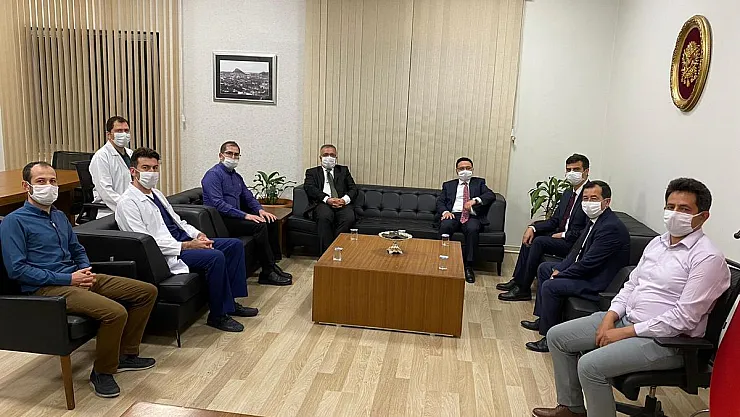 Vali Çiçek, sağlık çalışanları ile bir araya geldi