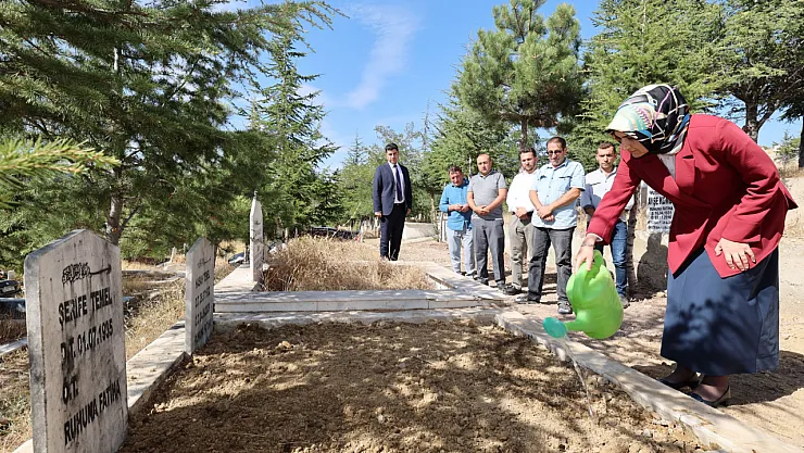 Vali'den 'Dua Kapısı'na Dua
