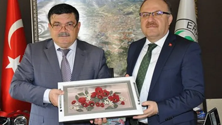 Vali Erkmen Belediyesi'ni ziyaret etti