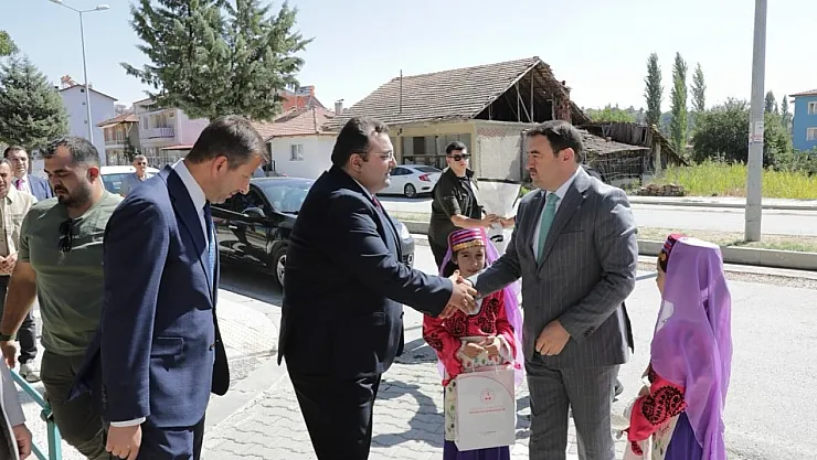 Vali Işın, Pazarlar'da Yürütülen Projeler Ve Yatırımları İnceledi