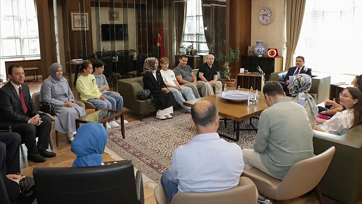 Vali Musa Işın, LGS 2025 Türkiye Birincilerini Makamında Ağırladı