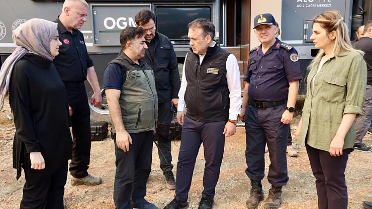 Vali Sözer, 2 Bin Hektar Alanda Yangının Devam Ettiğini Açıkladı