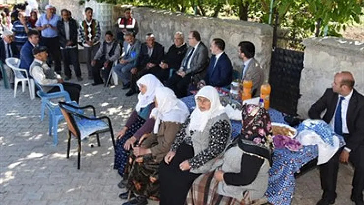 Vali Tutulmaz köylerde vatandaşları dinledi