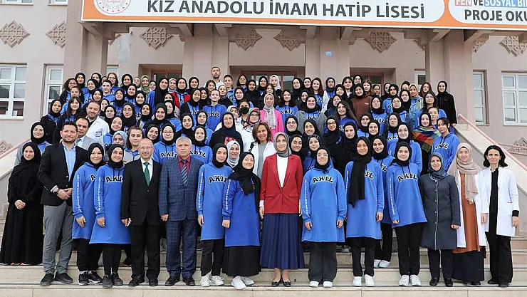 Vali Yiğitbaşı, öğrencilerle söyleşi yaptı