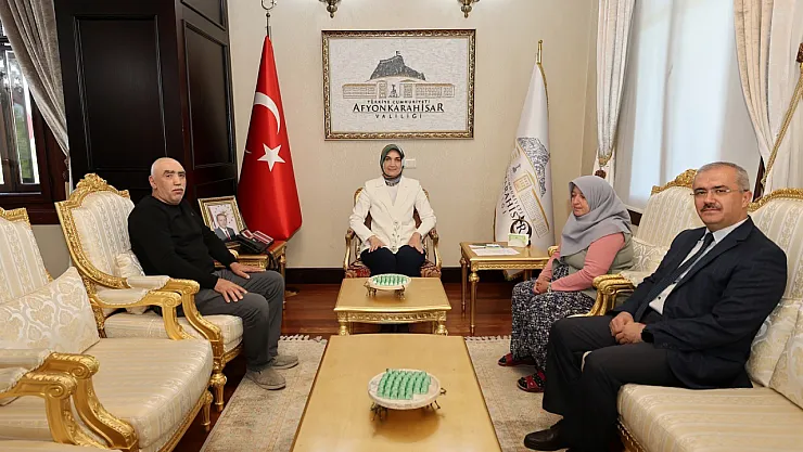 Vali Yiğitbaşı, Şehit Ailesiyle Görüştü