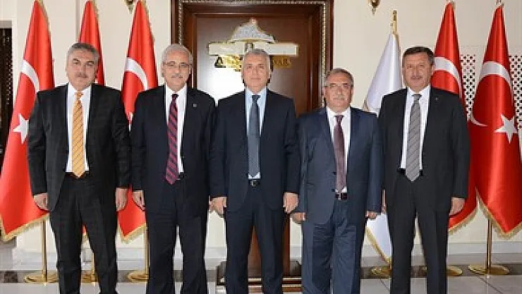 Valiler’den nezaket ziyareti – Kocatepe Gazetesi