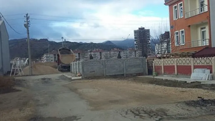 Vatandaş Diyor Ki Burası yol mu, bahçe mi?
