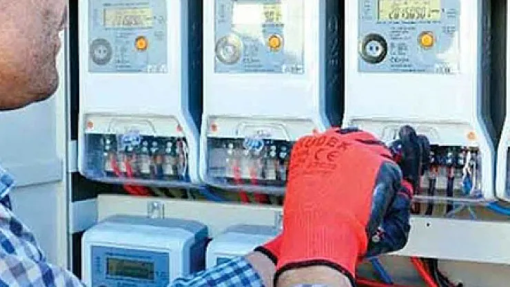 Vatandaş Diyor Ki! 'Faturamızı ödememize fırsat  vermeden elektriğimizi kesiyorlar.  Bu durum iktidar partisine eksi yazıyor'