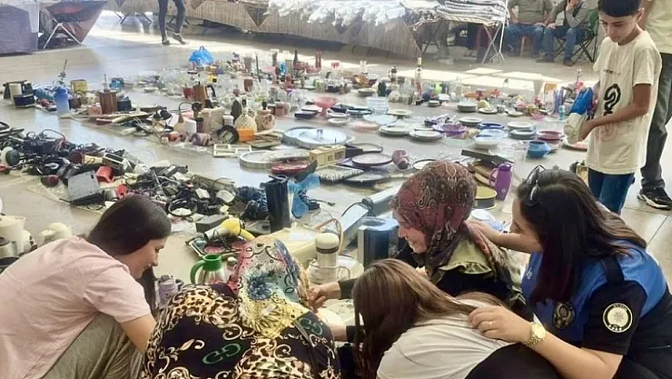 Vatandaşları Dolandırıcılık Ve Güvenlik Konularında Bilgilendirdi