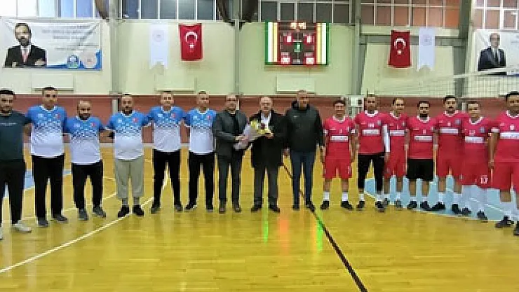 Voleybol turnuvası Sandıklı’da başladı