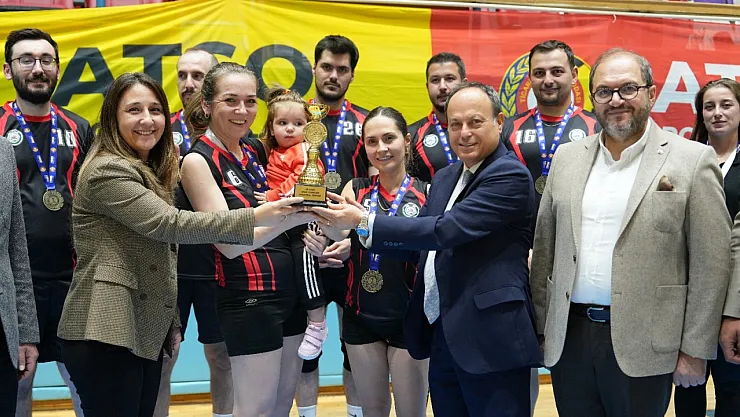 Voleybolun şampiyonu Sandıklı TSO