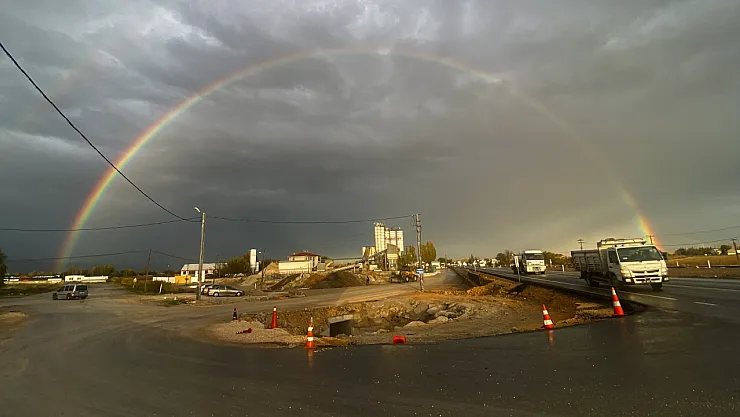 Yağmur Sonrası Beliren Gökkuşağı Görsel Şölen Oluşturdu