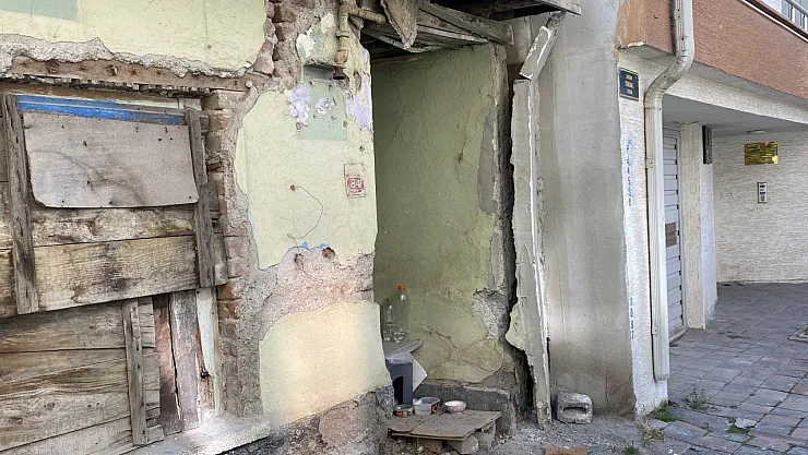 Yaklaşık 5 Yıldır Metruk Halde Olan Ev Tedirginlik Oluşturuyor