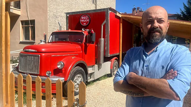 Yarım Asır Boyunca Kilometrelerce Yük Taşıyan Tırda Şimdi Leziz Kahveler Pişiyor