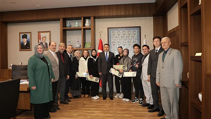 Yarışmalarda Derece Elde Eden Öğrenciler Ödüllendirildi