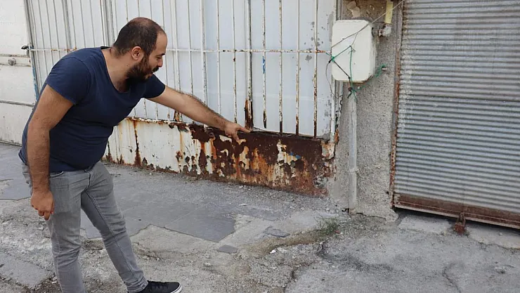 Yaşadıkları apartmanda fareler gören vatandaşlar yetkililere seslendi