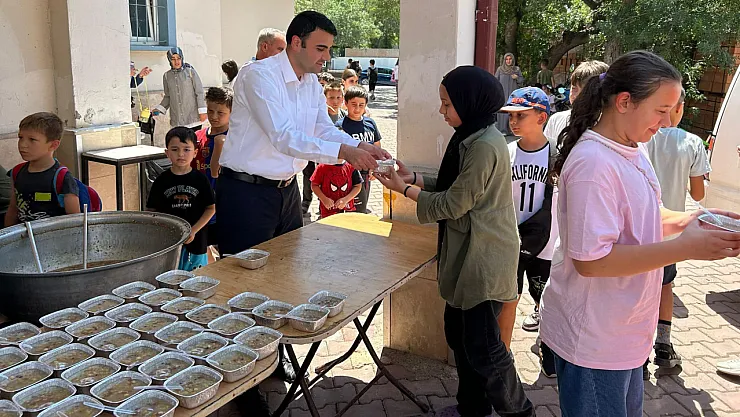 Yaz Kur'an Kursu Öğrencilerine Aşure İkramı