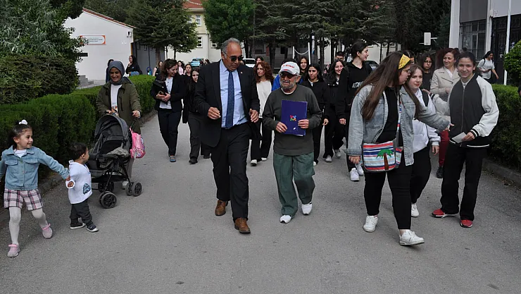 Yeni Çıraklar Yetiştirmek İçin 77 Yaşında Tekrar Öğrenci Oldu