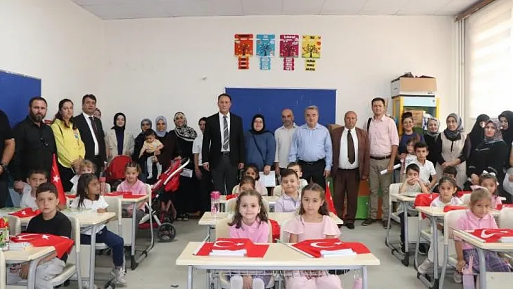 Yeni Eğitim Yılında Kaymakam Öztürk Öğrencilerle Buluştu