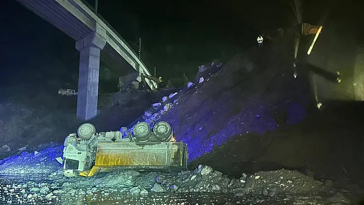 YHT Şantiyesinde 15 Metre Yükseklikten Devrilen Kamyonun Sürücüsü Ağır Yaralandı