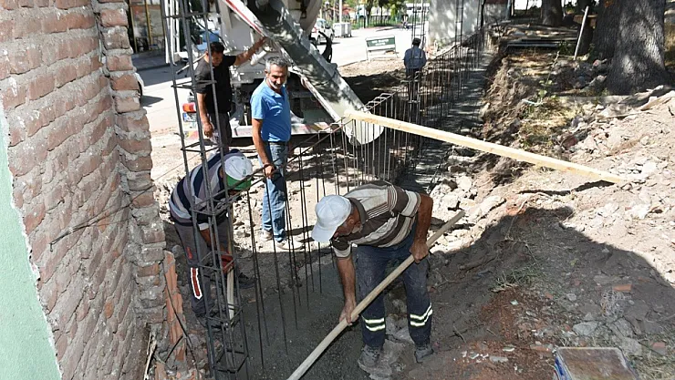 Yıkılın Okul Duvarı Yeniden Yapılıyor