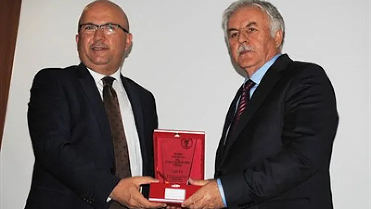 Yılların emeğine plaket – Kocatepe Gazetesi