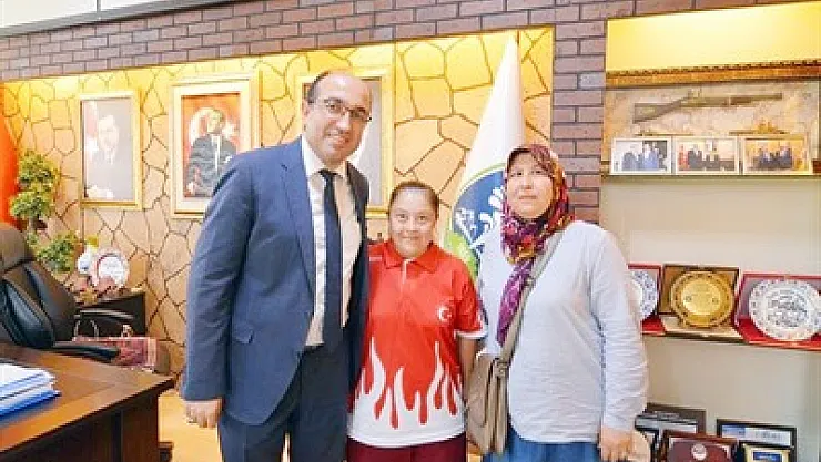 Yılmaz'dan Çöl'e teşekkür – Kocatepe Gazetesi