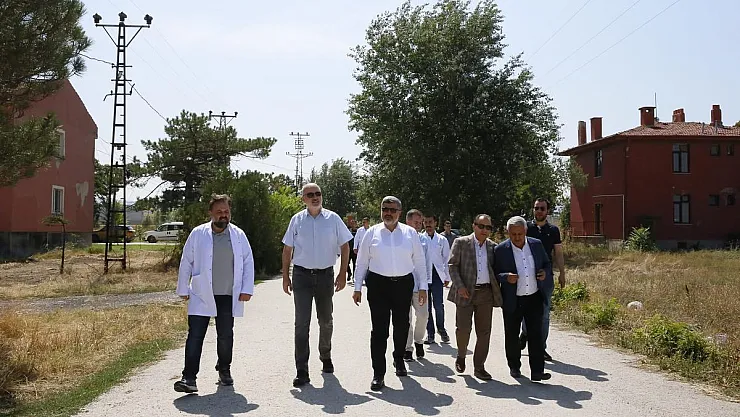 Yöneticiler veteriner fakültesi çiftliğini gezdi