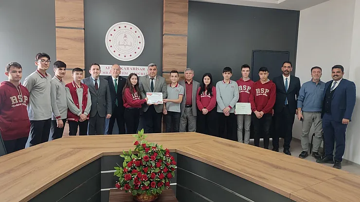Yurt Dışı Stajını Tamamlayan Öğrencilere Teşekkür Belgesi Verildi