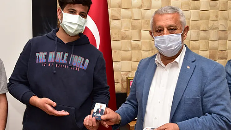 Z kuşağının interneti Başkan Zeybek’ten