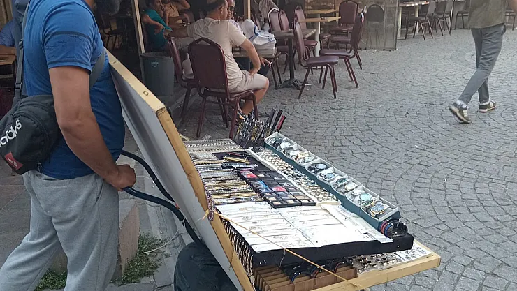 Zabıtadan Seyyar Satıcı Ve Dilenci Operasyonu