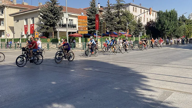 Zafer Bayramı'nı Pedal Çevirerek Kutladılar