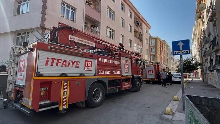 Zemin Dairede Yangın Çıktı, 4 Katlı Bina Boşaltıldı