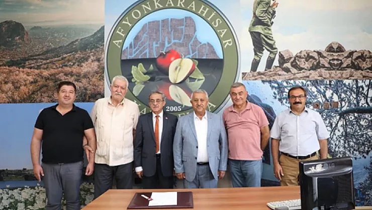 Zeybek, Yarım Elma Derneği’ni yeni yerinde ziyaret etti