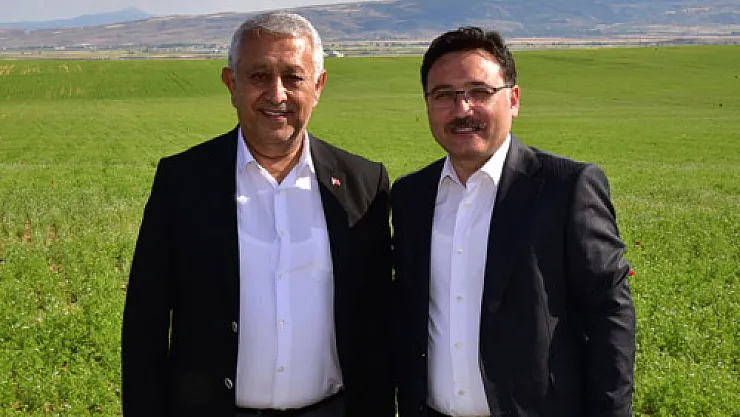 Zeybek’ten Vali Çiçek’e birinci yıl tebriği